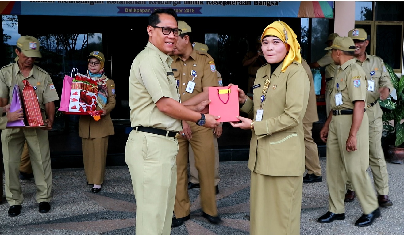 serah terima sekretaris baru